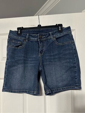 Women's V.S.H. Jeans Denim Jean Shorts - Mid-Rise Casual